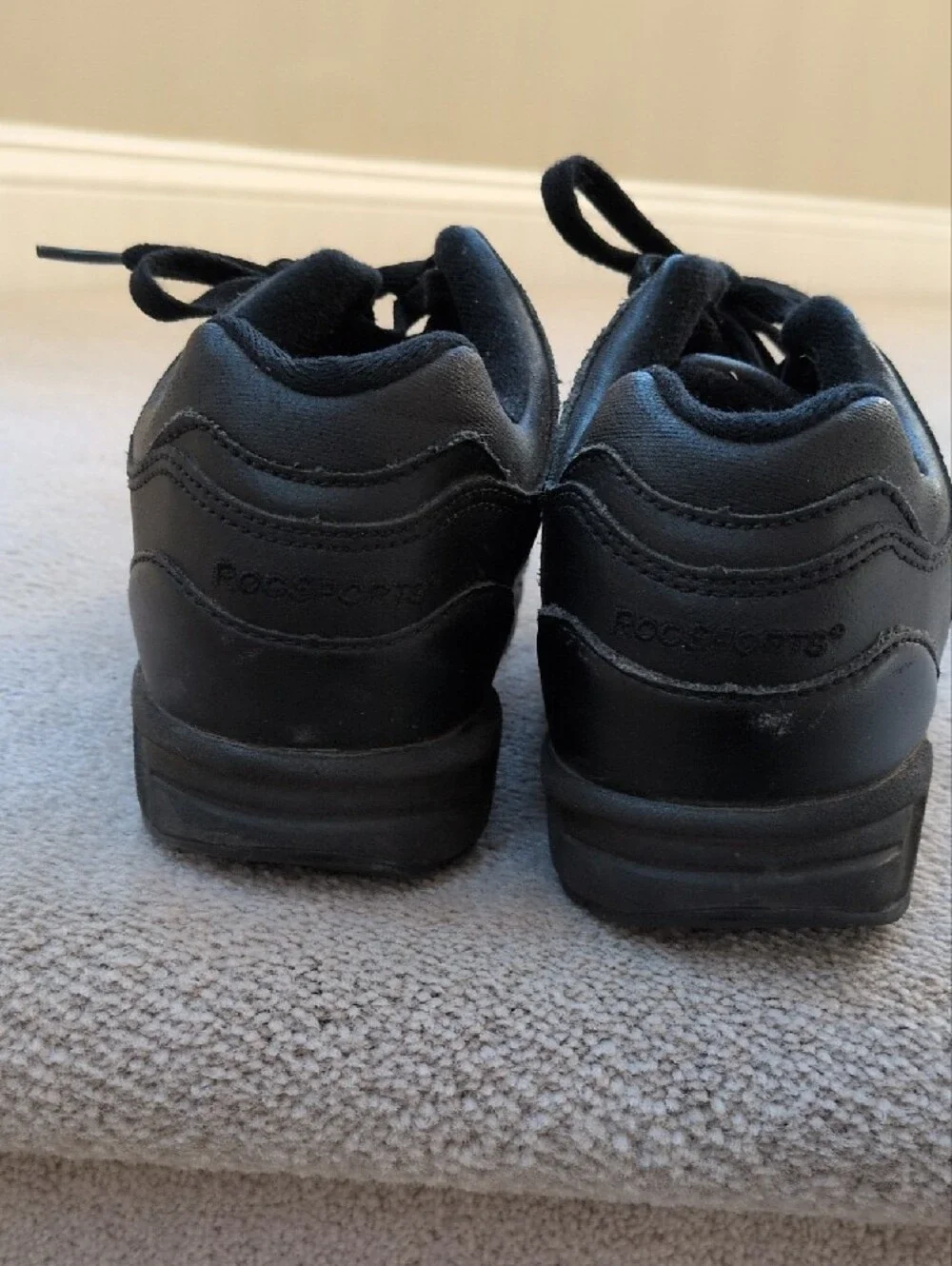 Women's RocSports Black Lace-Up Leather Walking Shoes